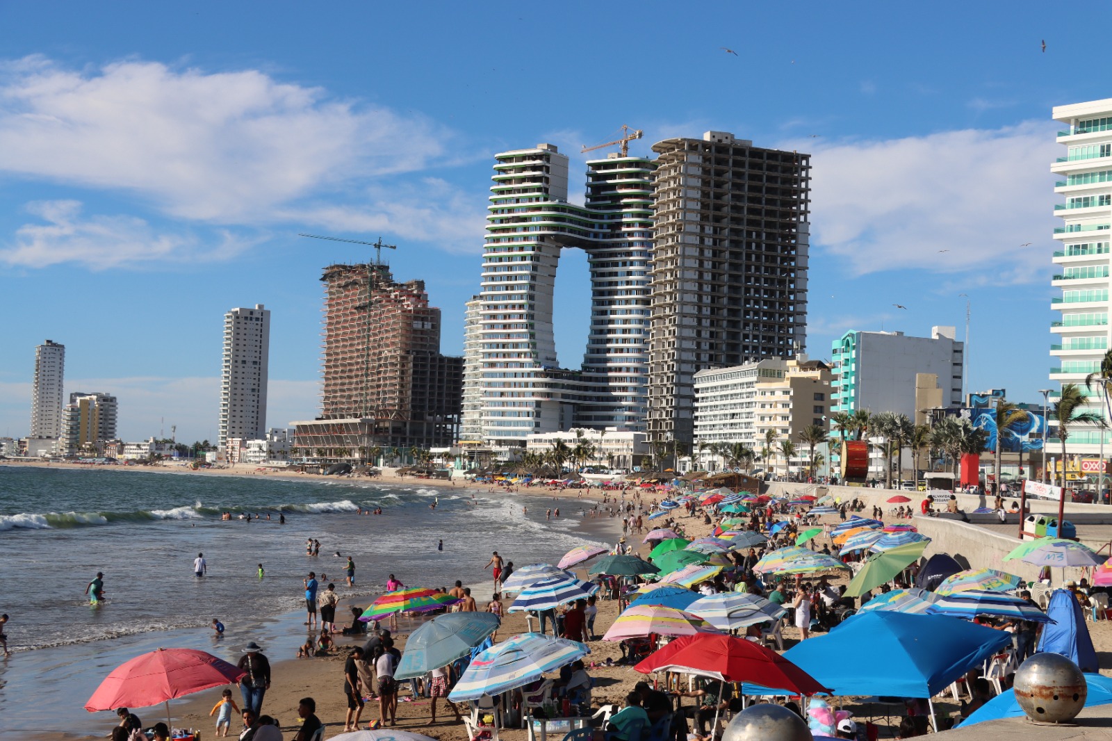 Recibe Sinaloa a más de 83 mil turistas el fin de semana largo.