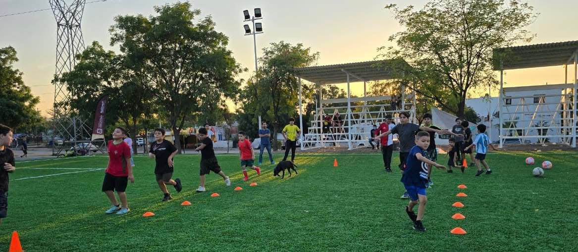 Las canchas deportivas han cambiado la vida de las familias por la convivencia en el bulevar Agricultores.