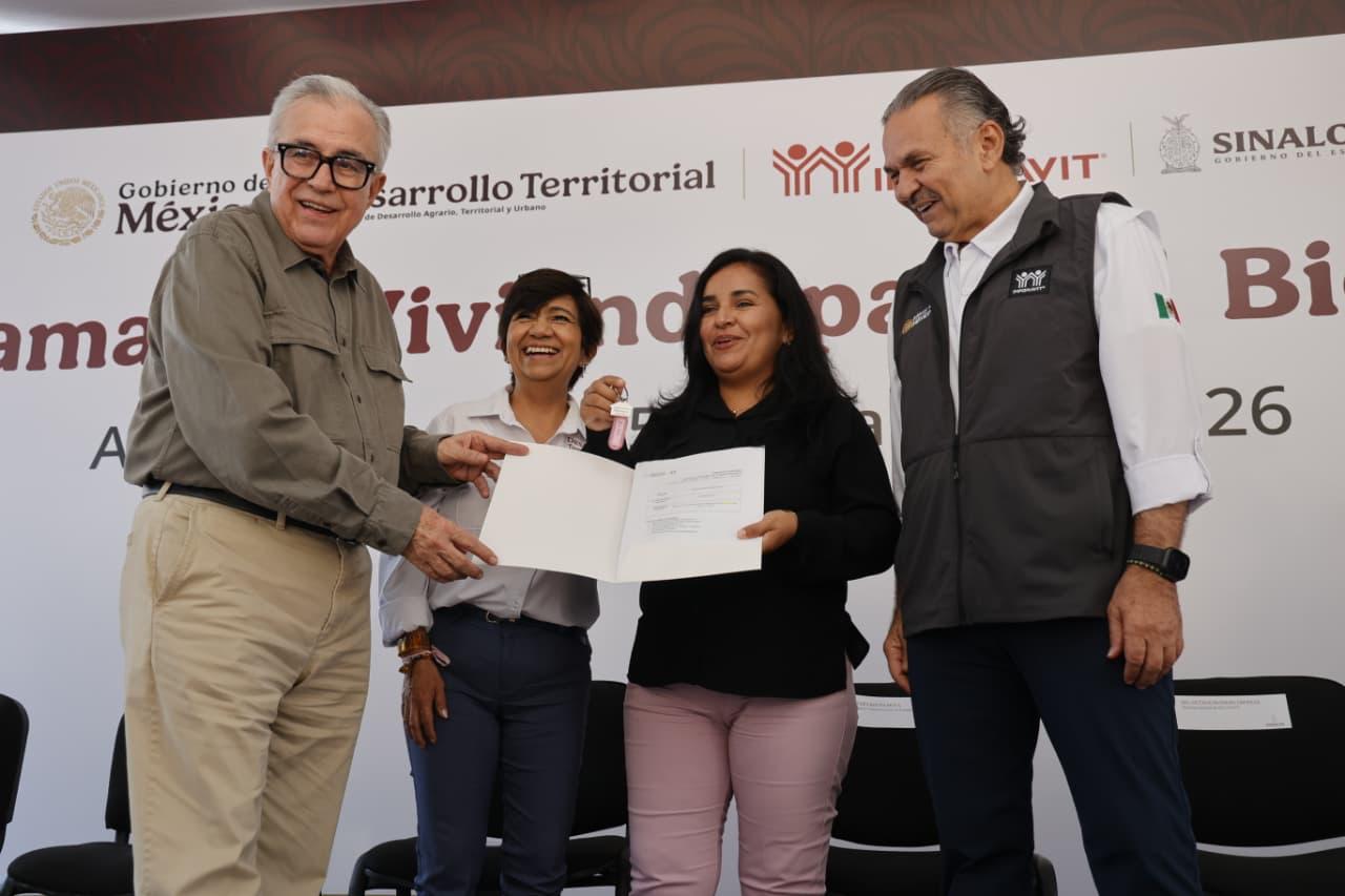 Resolvemos un problema social de los más desprotegidos, contar con una vivienda: Gobernador Rocha.