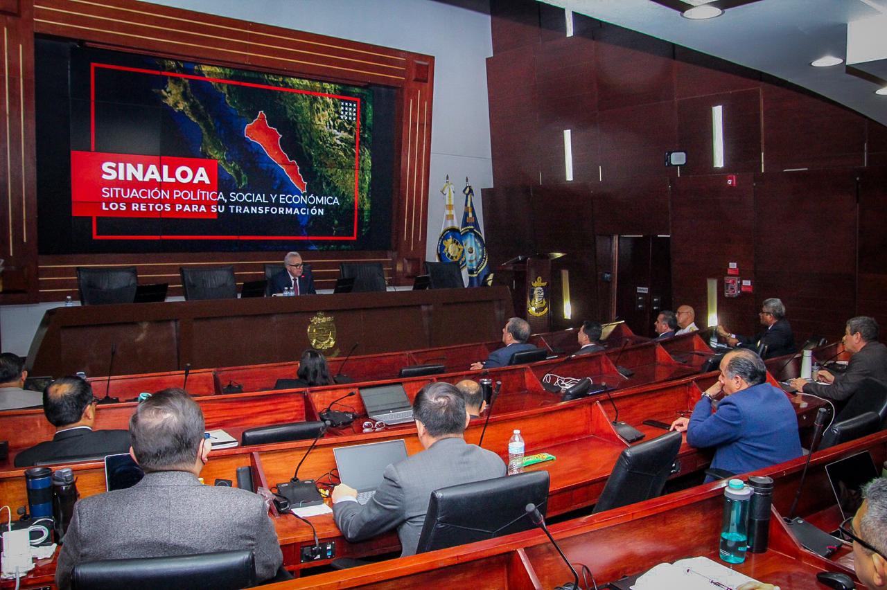 Rocha Moya imparte conferencia magistral en el Centro de Estudios Superiores Navales