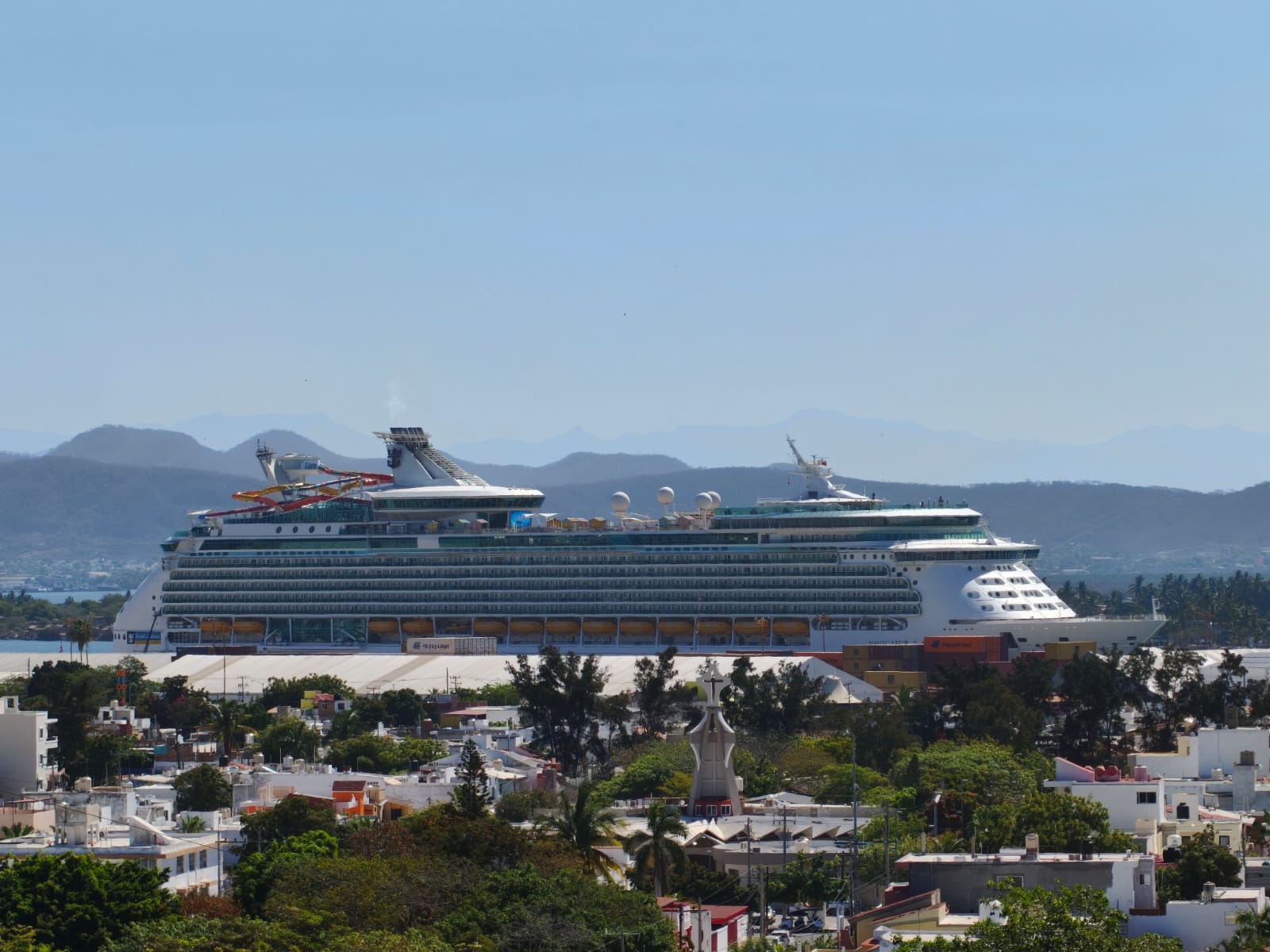 Recibe Mazatlán al crucero “Navigator Of The Seas” con 3,820 pasajeros