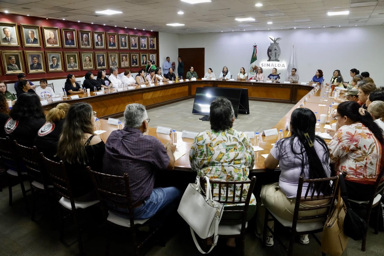 Gobernadora de Sinaloa se reúne con familias y colectivos de búsqueda de personas desaparecidas