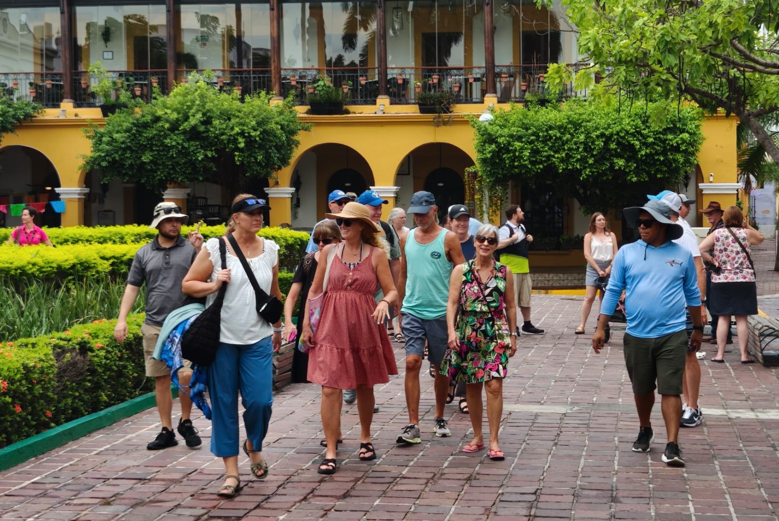 Recibe Mazatlán a más de 3,600 cruceristas este lunes